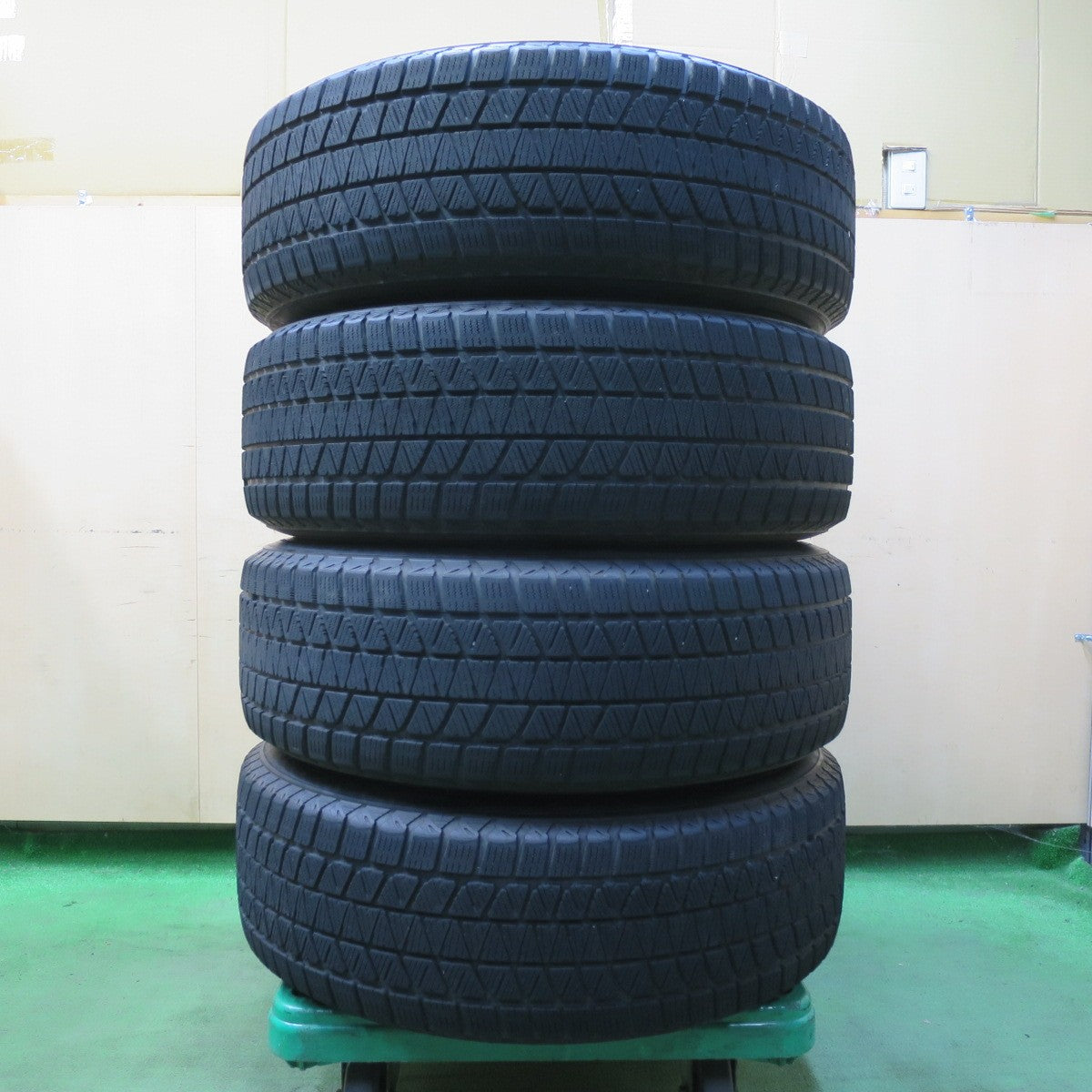 キレイ★スタッドレス 235/65R18 ブリヂストン ブリザック DM-V3 VELVA SPORTZ ヴェルヴァ 18インチ PCD114.3/5H★5082102イス