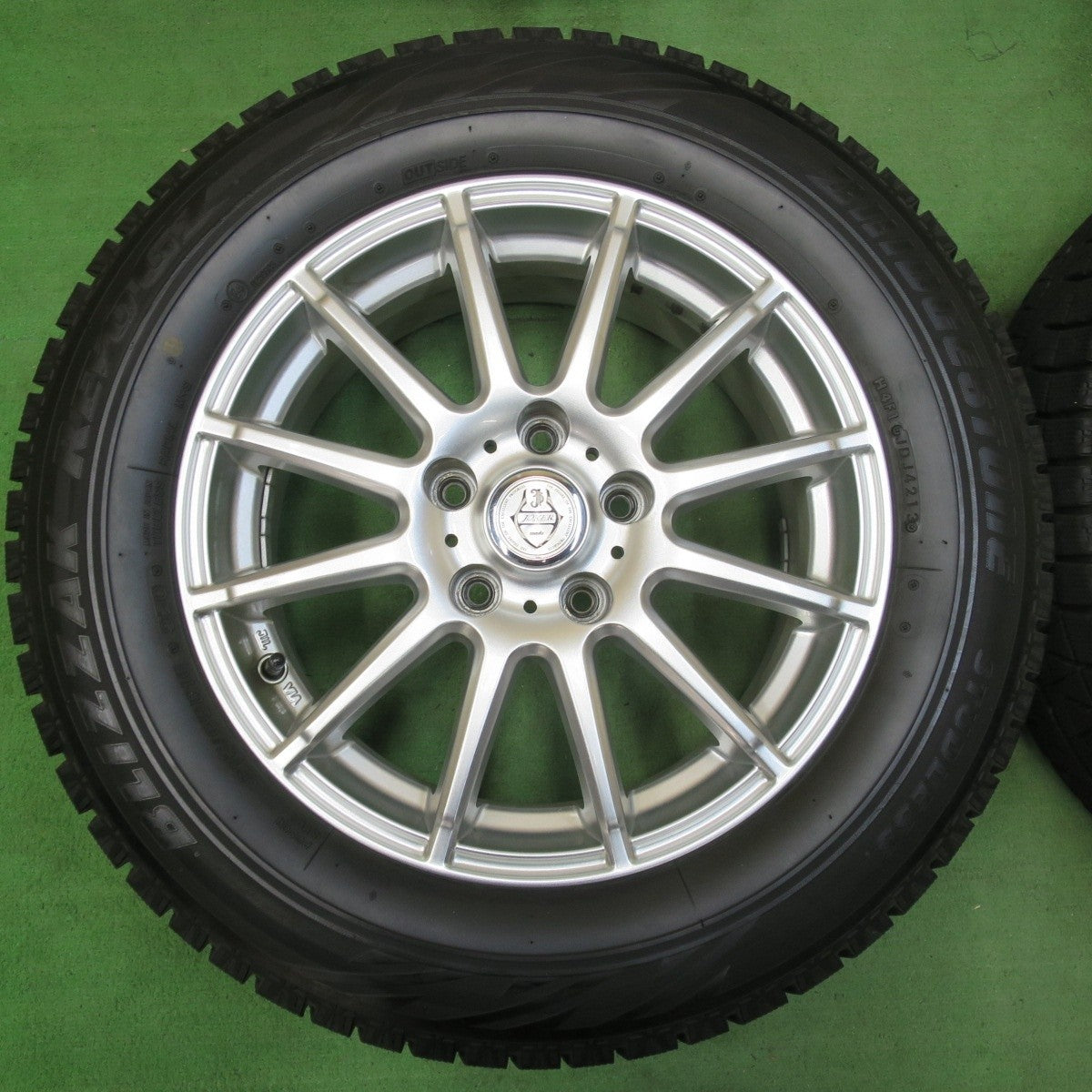 バリ溝!キレイ!9.5分★スタッドレス 215/60R16 ブリヂストン ブリザック REVO GZ JOKER ジョーカー 16インチ PCD114.3/5H★5031708イス