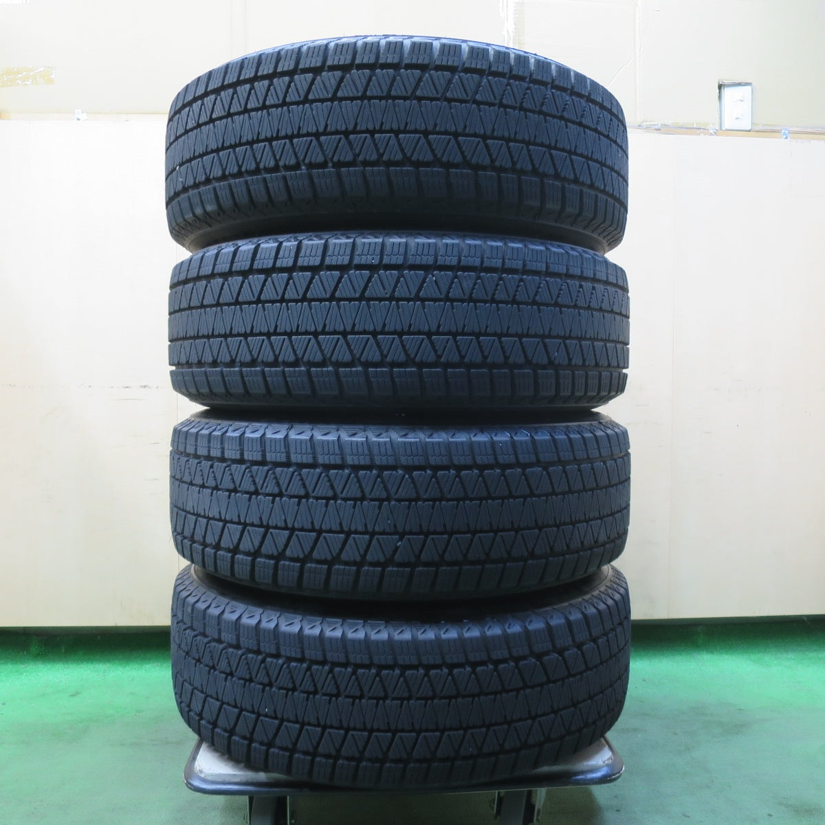 バリ溝!22年!キレイ!9.5分★マツダ CX-5 純正 225/65R17 スタッドレス ブリヂストン ブリザック DM-V3 17インチ CX5 PCD114.3/5H★5112202イス