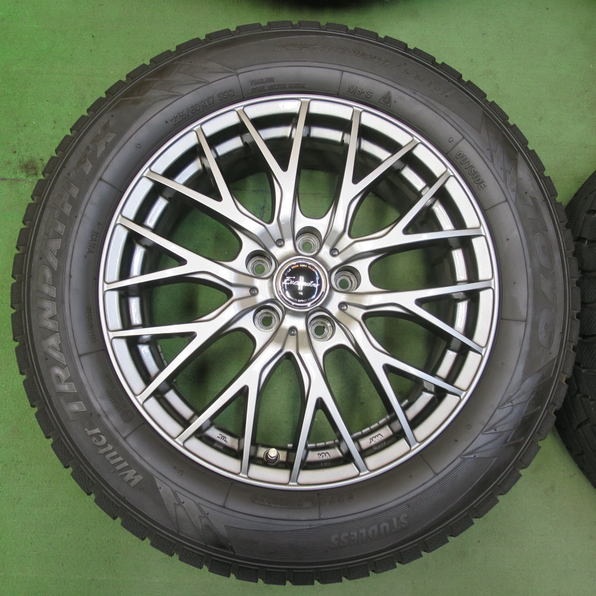 バリ溝!23年!キレイ!9.5分★スタッドレス 225/60R17 トーヨー ウインター トランパス TX Exceeder エクシーダー 17インチ PCD114.3/5H★5093010イス