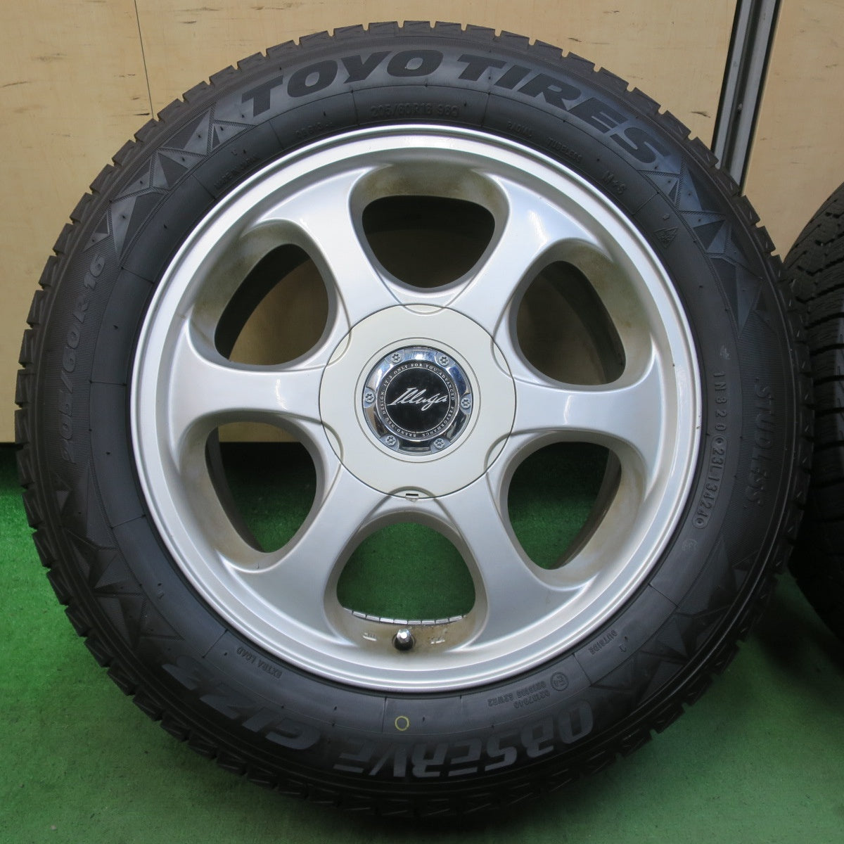 超バリ溝!24年!ほぼ10分★スタッドレス 205/60R16 トーヨー オブザーブ GIZ3 ILLUGA 16インチ PCD100 114.3/5H マルチ★5071604イス