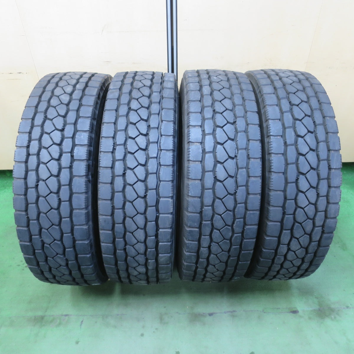 超バリ溝!25年!9.5分以上★トラック バス タイヤ 245/70R19.5 136/134J ブリヂストン エコピア M801 Ⅱ ミックス オールシーズン 19.5インチ★6013102イスタ