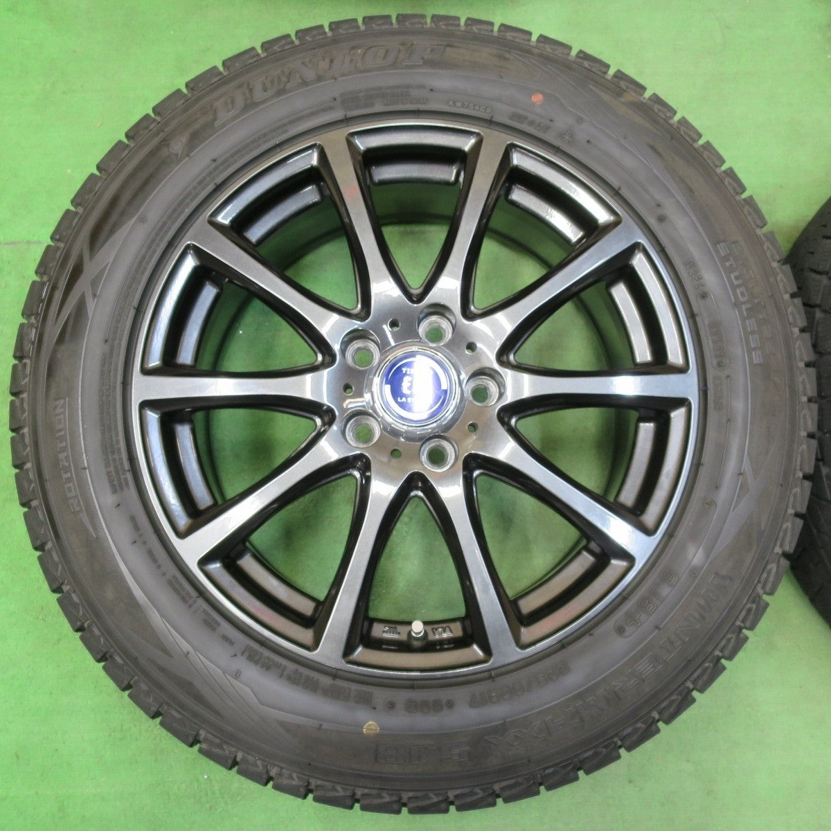 バリ溝!21年!キレイ!9.5分★スタッドレス 225/60R17 ダンロップ ウインターマックス SJ8+ TIRADO Eta LA STRADA ティラード ラストラーダ 17インチ PCD114.3/5H★5031412イス