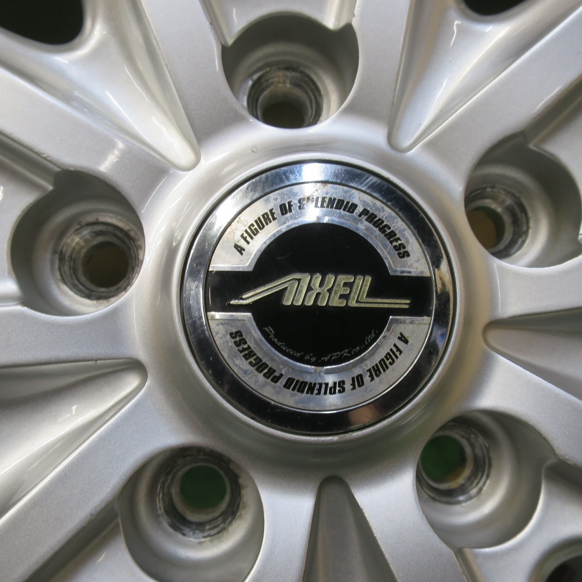 バリ溝!23年!キレイ!9.5分★スタッドレス 215/60R16 ブリヂストン ブリザック VRX2 AXEL アクセル 16インチ PCD114.3/5H★5090901イス