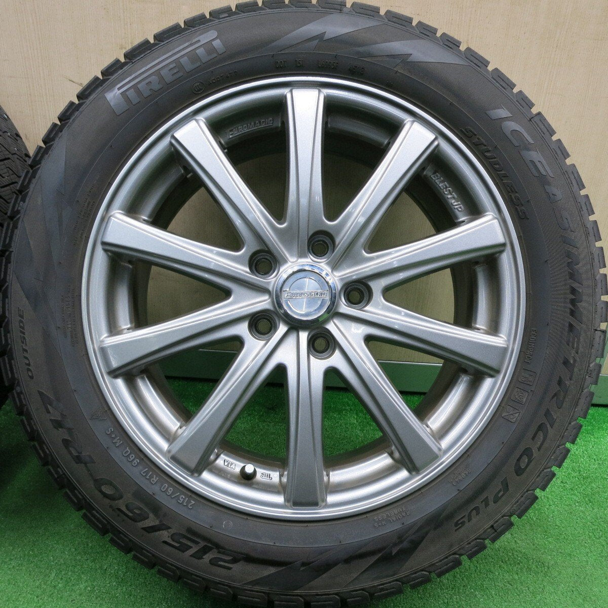 バリ溝!キレイ!9.5分★スタッドレス 215/60R17 ピレリ アイスアシンメトリコ プラス EUROMAGIC BLEST JP 17インチ PCD114.3/5H★4112901HAス