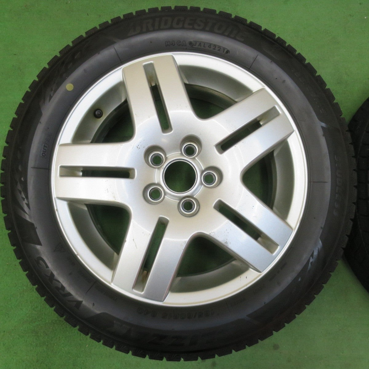 バリ溝!21年!9分★VW ワーゲン ゴルフ 4 純正 185/60R15 スタッドレス ブリヂストン ブリザック VRX3 15インチ PCD100/5H★5020312イス