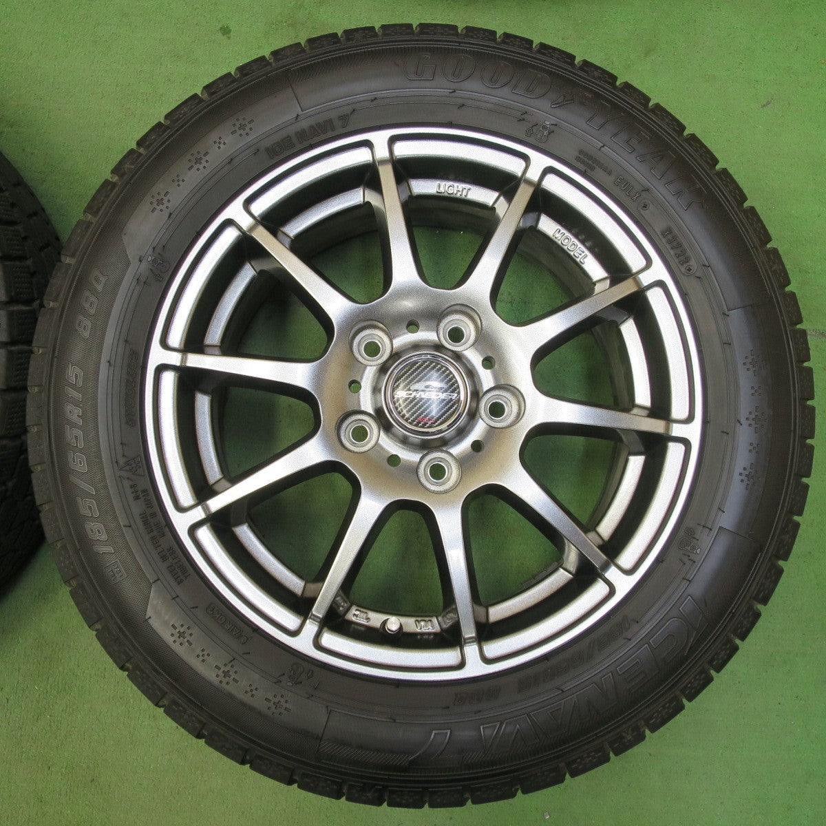 バリ溝!22年!キレイ!8.5分★スタッドレス 185/65R15 グッドイヤー アイスナビ7 SCHNEIDER MiD シュナイダー 15インチ PCD114.3/5H★5051505イス