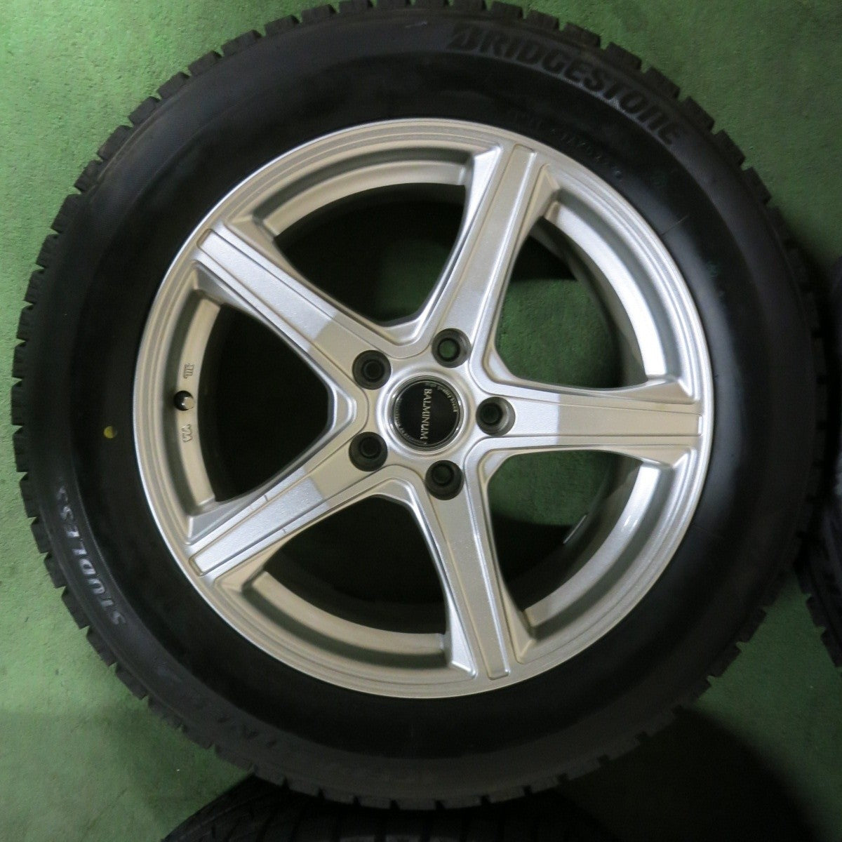 未使用!24年★スタッドレス 215/60R17 ブリヂストン アイスパートナー2 BALMINUM バルミナ 17インチ PCD114.3/5H★5013001SYス