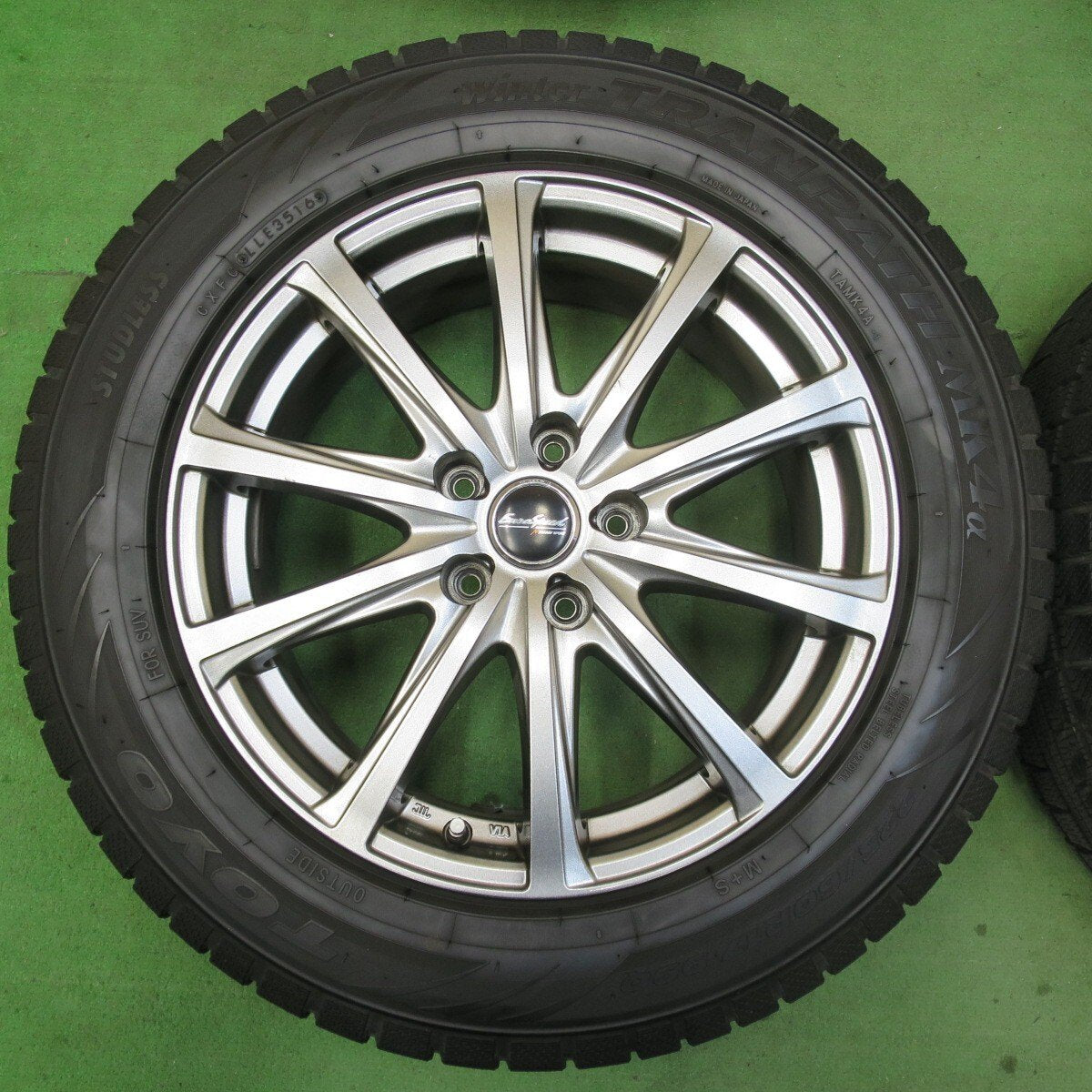バリ溝!キレイ!9分★スタッドレス 225/60R17 トーヨー ウインター トランパス MK4α Eurospeed MANARAY SPORT 17インチ PCD114.3/5H★5012406イス