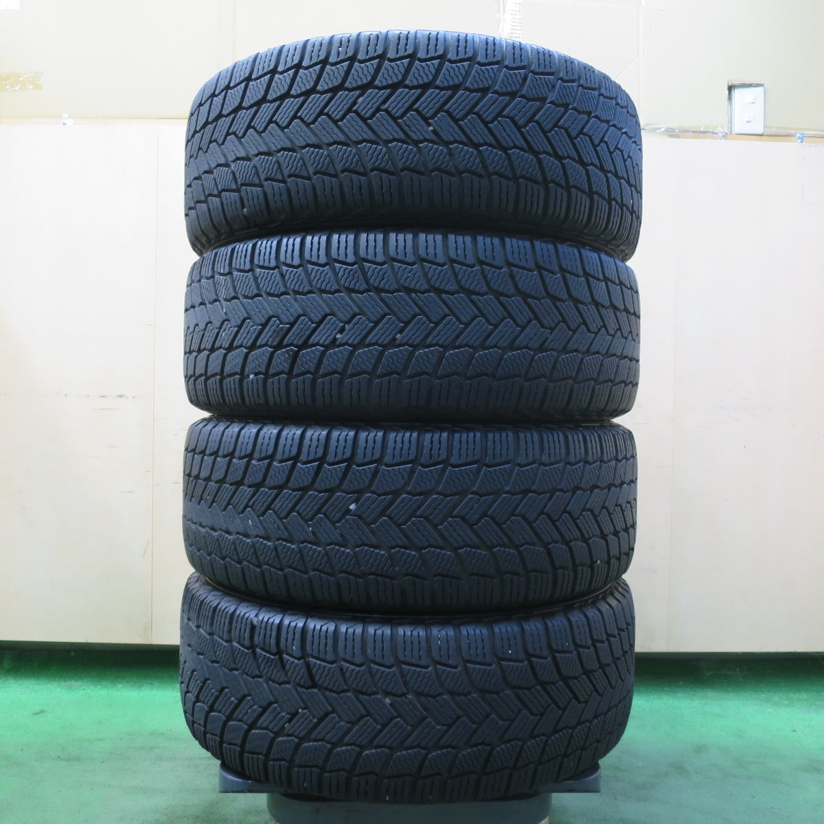 バリ溝!21年!キレイ!9.5分★インプレッサ 等 205/50R17 スタッドレス ミシュラン X-ICE SNOW VELVA SPORTZ ヴェルヴァ 17インチ PCD100/5H★5090612イス