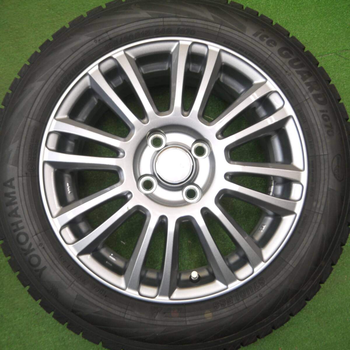 タイヤほぼ未使用!キレイ!23年★スタッドレス 185/60R15 ヨコハマ アイスガード iG70 LAYCEA レイシア 15インチ PCD100/4H★5011413Hス