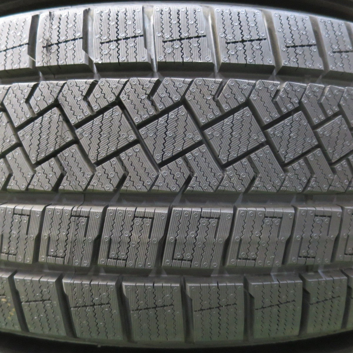 未使用!24年★スタッドレス 225/65R17 ピレリ アイスゼロ アシンメトリコ 社外 アルミ 17インチ PCD114.3/5H★5021417イス