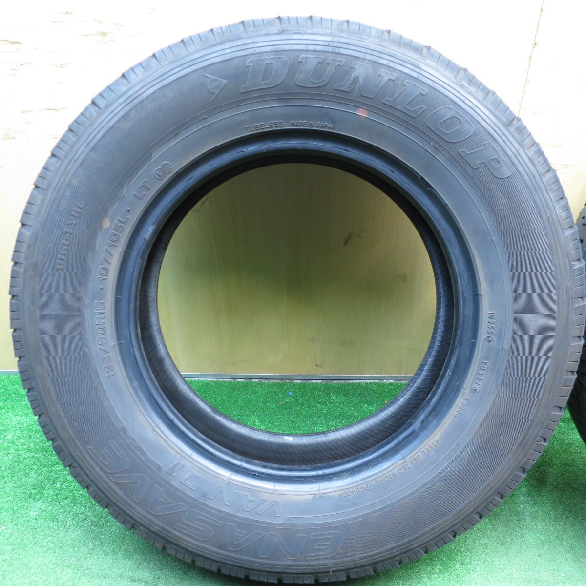 バリ溝!24年!9.5分★195/80R15 107/105L ダンロップ エナセーブ VAN01 タイヤ 15インチ ハイエース キャラバン 等★5041603KKノタ