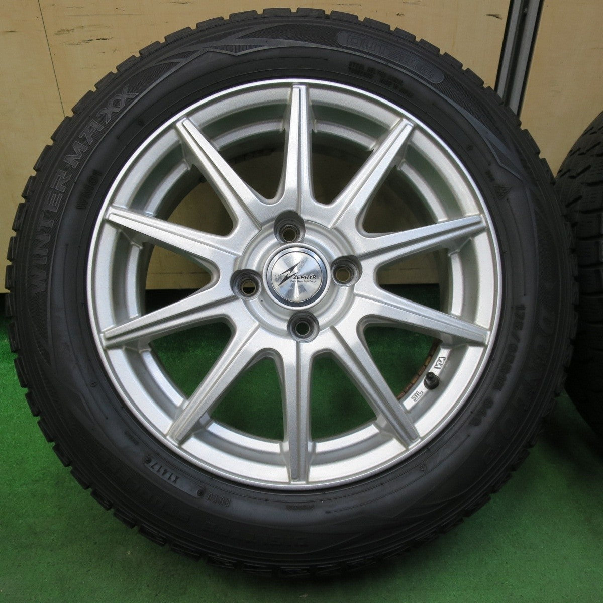 4本価格★スタッドレス 175/65R15 ダンロップ ウインターマックス WM01 ZEPHYR ゼファー 15インチ PCD100/4H★4120502イス