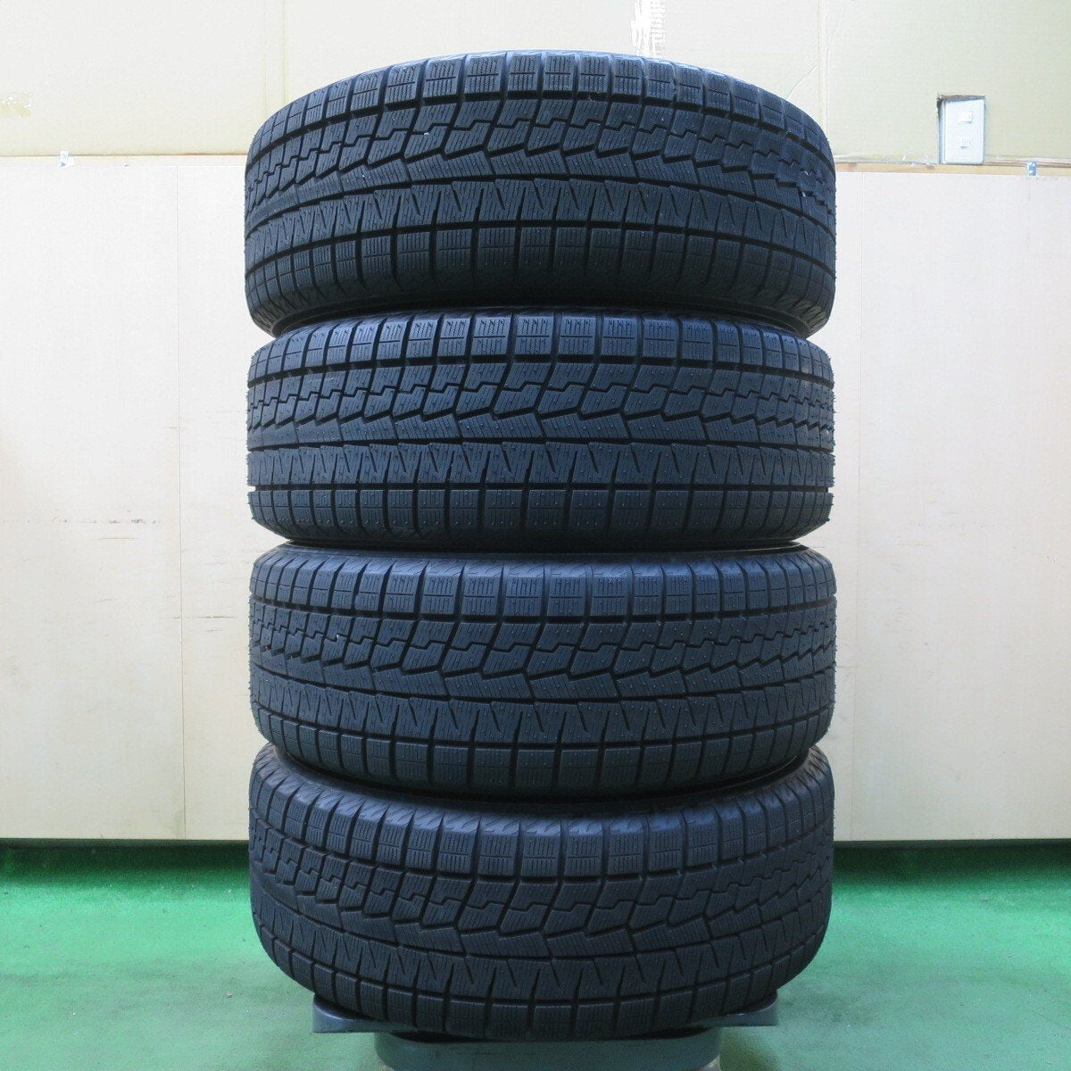 タイヤほぼ未使用!21年★スタッドレス 215/55R17 ヨコハマ アイスガード iG70 MANARAY SPORT マナレイ スポーツ 17インチ PCD114.3/5H★5032809イス