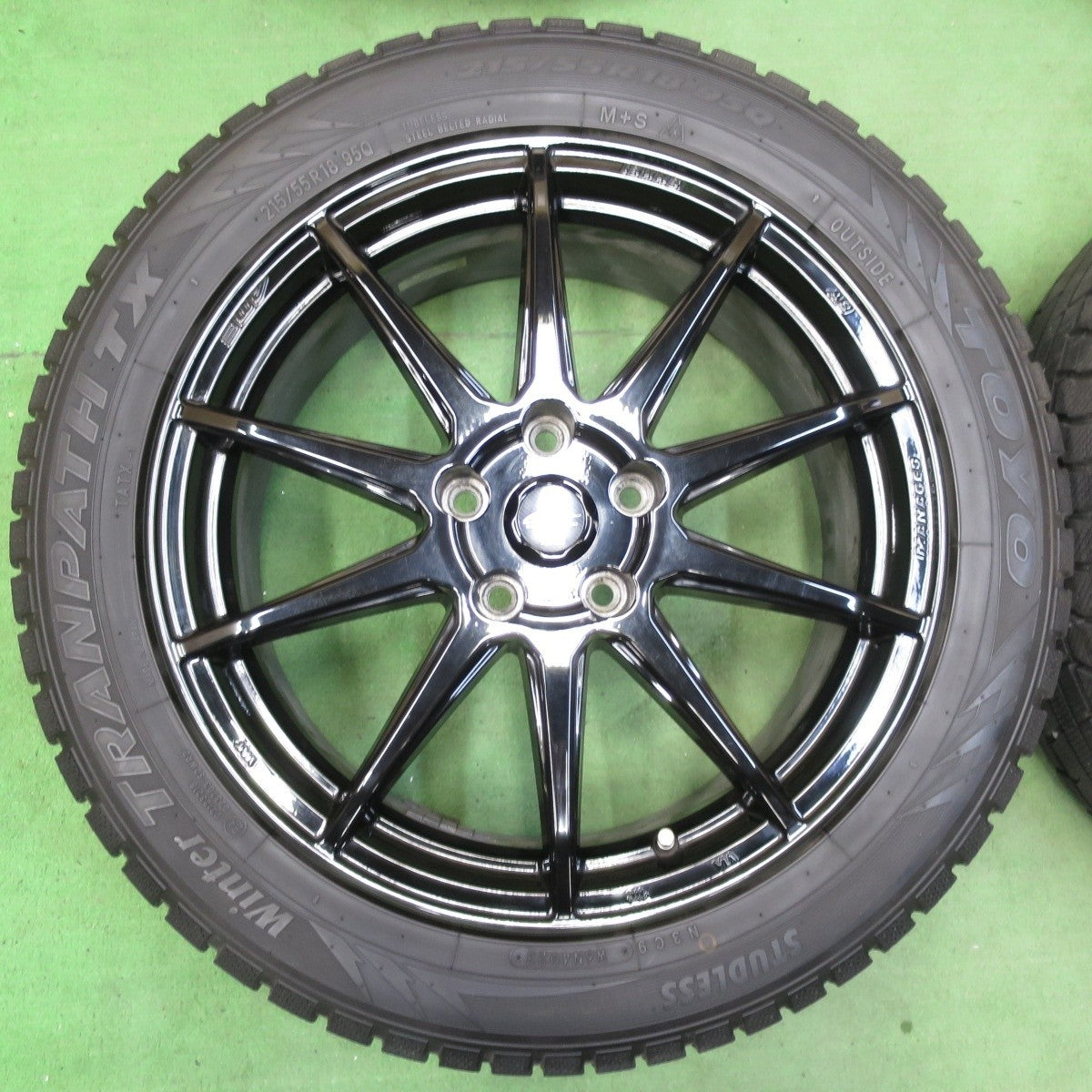 バリ溝!23年!キレイ!9.5分★スタッドレス 215/55R18 トーヨー ウインター トランパス TX Circlar AME ENKEI サーキュラー エンケイ 18インチ PCD114.3/5H★5032705イス