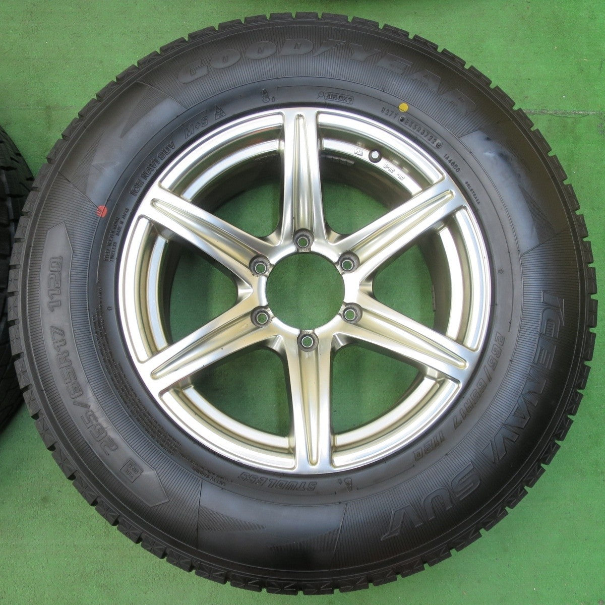 超バリ溝!22年!9.5分以上★スタッドレス 265/65R17 グッドイヤー アイスナビ SUV 社外 アルミ 17インチ PCD139.7/6H★5011513イス