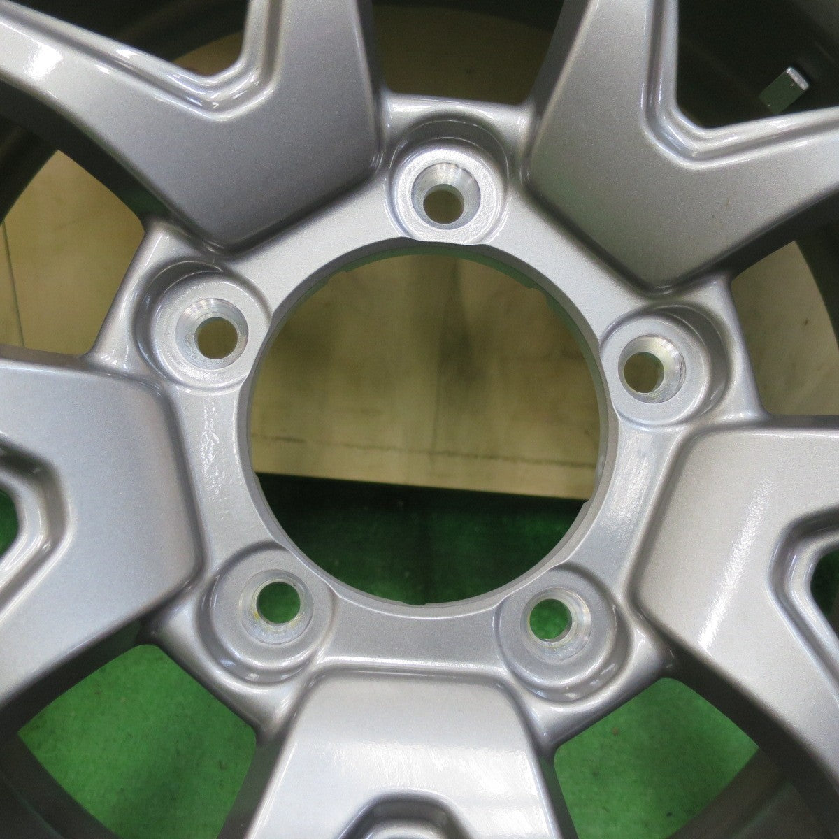 新車外し!24年★スズキ JB64W ジムニー 純正 175/80R16 ブリヂストン デューラー H/L 852 DUELER 16インチ PCD139.7/5H★5052612イノ
