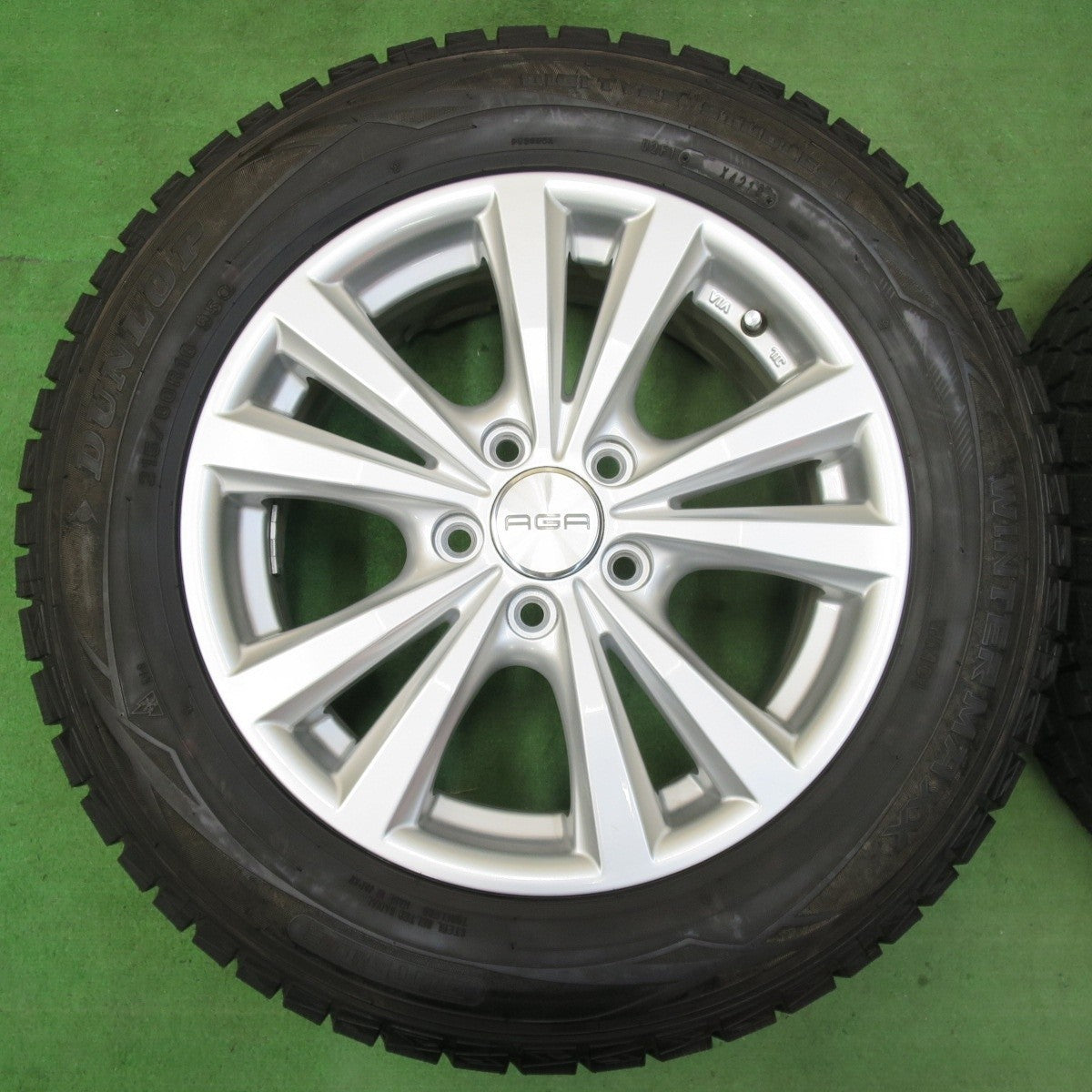 バリ溝!キレイ!ほぼ10分★アウディ ワーゲン 等 AGA DORF 215/60R16 スタッドレス ダンロップ ウインターマックス WM01 16インチ PCD112/5H★4121102イス