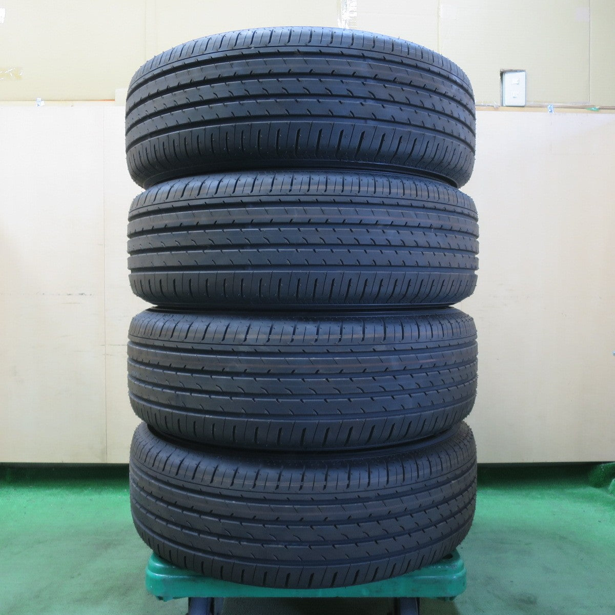 新車外し!24年★トヨタ 40系 アルファード 純正 225/65R17 ヨコハマ アドバン V03 17インチ PCD120/5H★5050512イノ