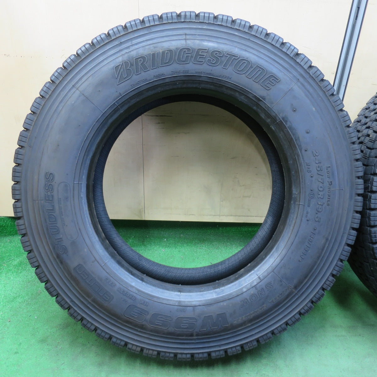 バリ溝!23年!9.5分★トラック タイヤ 245/70R19.5 136/134J スタッドレス ブリヂストン W999 19.5インチ★5041802イスタ