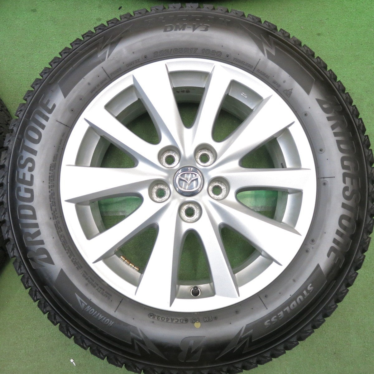 バリ溝!25年!キレイ!ほぼ10分◎マツダ CX-5 純正 225/65R17 スタッドレス ブリヂストン ブリザック DM-V3 17インチ PCD114.3/5H◎6101501HAス