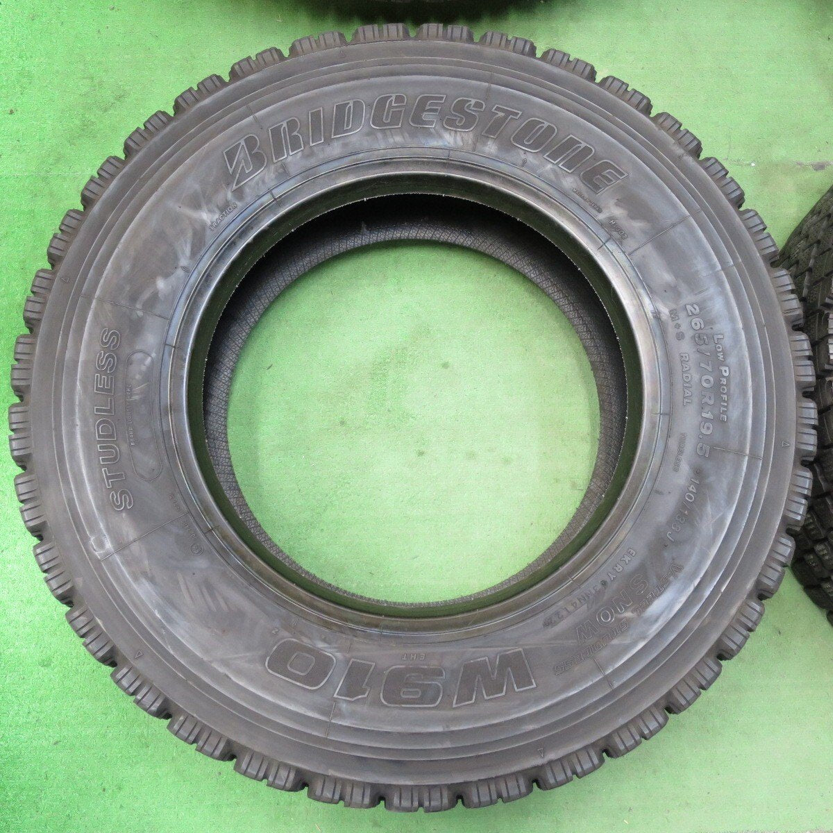バリ溝!22年!9.5分★トラック タイヤ 265/70R19.5 140/138J スタッドレス ブリヂストン W910 19.5インチ★5021412イスタ