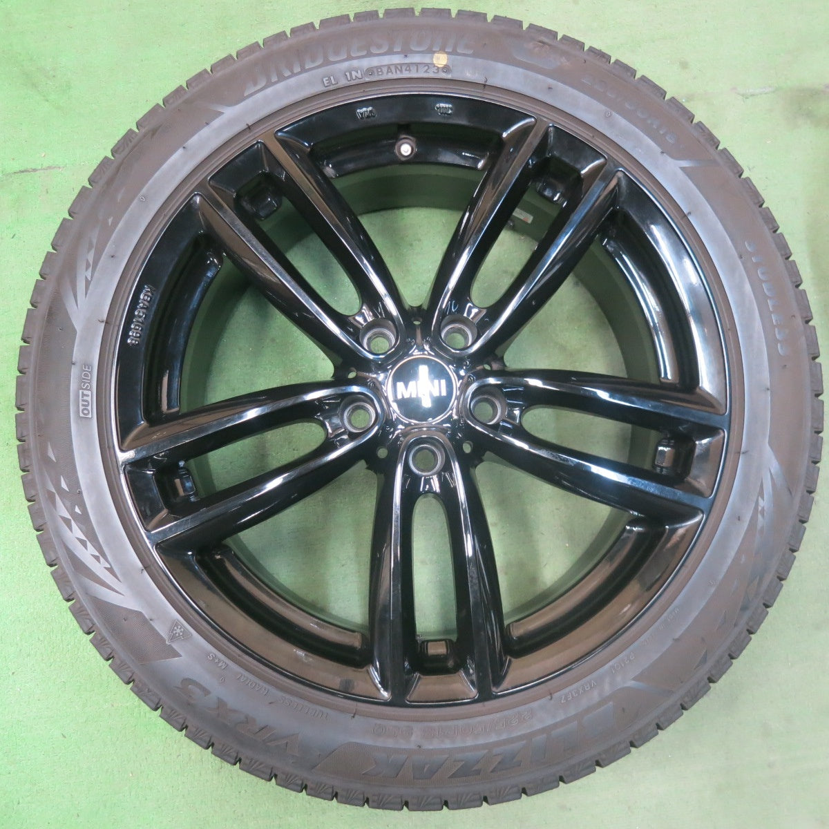 バリ溝!23年!キレイ!9.5分★MINI ミニ 等 MAK OXFORD 225/50R18 スタッドレス ブリヂストン ブリザック VRX3 マック オクスフォード 18インチ PCD112/5H★5092001SKス