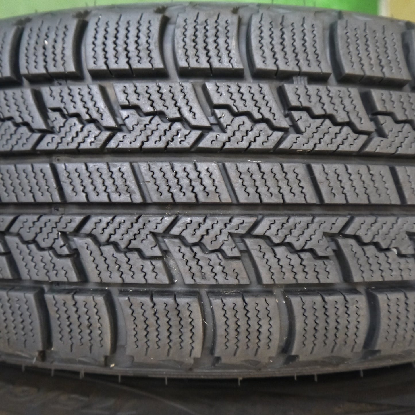 バリ溝!22年!キレイ!9.5分★BMW MINI 等 AFT 175/65R15 スタッドレス ネクセン WINGUARD ice 15インチ PCD112/5H★5090804Hス