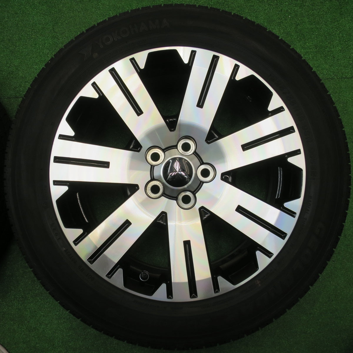 新車外し!25年★三菱 デリカ D:5 純正 225/55R18 ヨコハマ ジオランダー SUV G055 G055E 18インチ D5 PCD114.3/5H★5102205NJノ