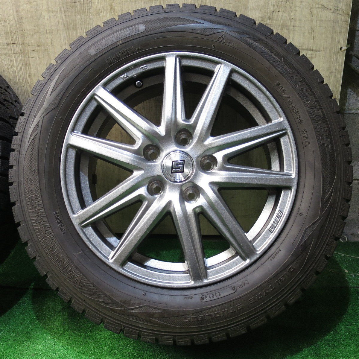 超バリ溝!キレイ!9.5分以上★スタッドレス 215/60R16 ダンロップ ウインターマックス WM01 SEIN ザイン 16インチ PCD114.3/5H★5052303NJス