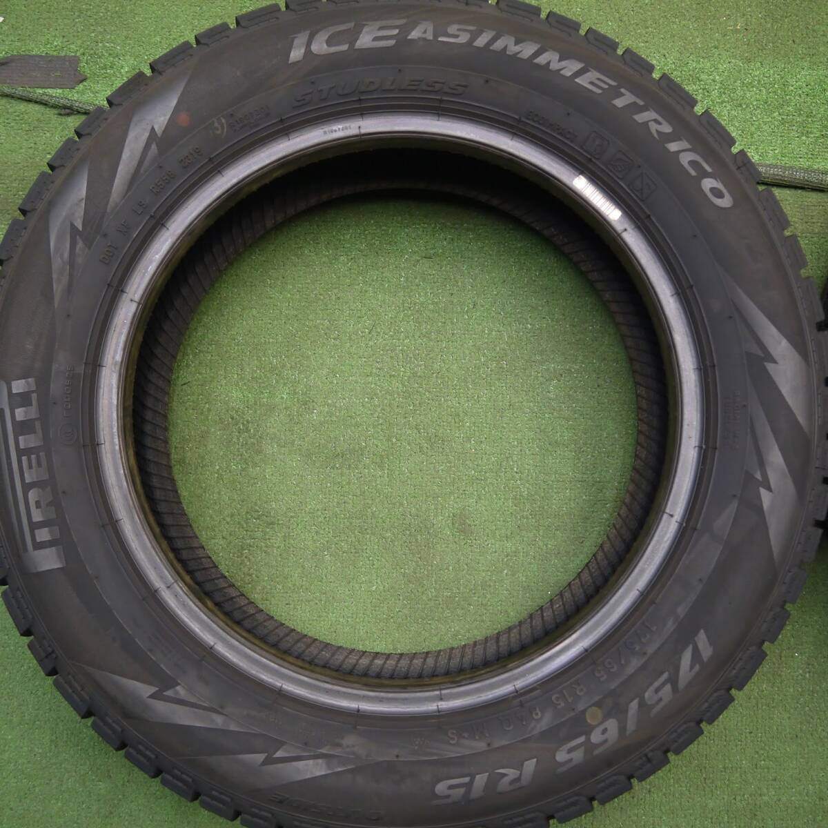 バリ溝!19年!9.5分以上★スタッドレス 175/65R15 ピレリ アイスアシンメトリコ タイヤ アクア ヴィッツ 等★3083006Hスタ