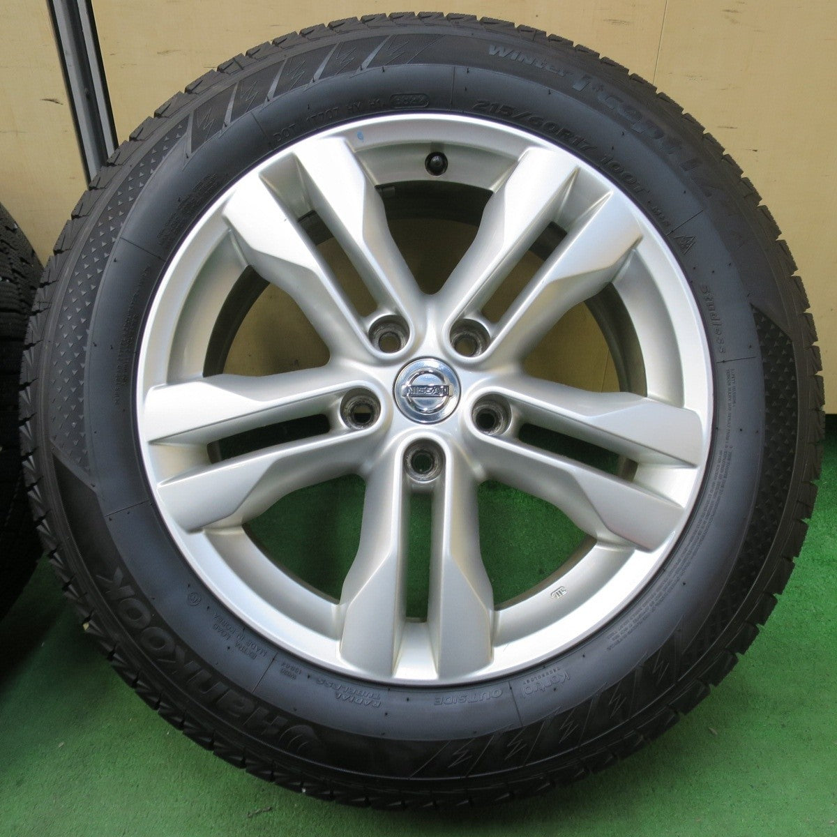 バリ溝!22年!9.5分★日産 T31 エクストレイル 純正 215/60R17 スタッドレス ハンコック ウインター アイセプト IZ2A 17インチ PCD114.3/5H★5011512イス