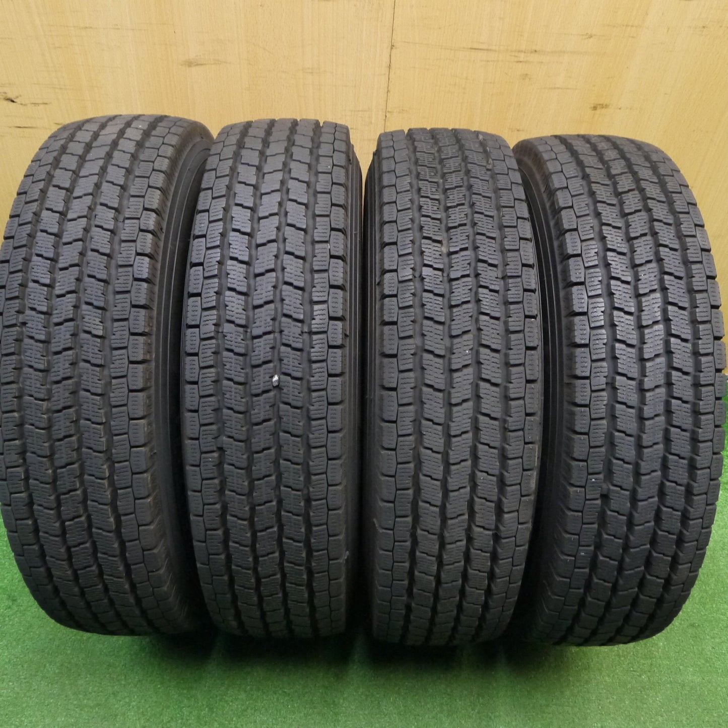 バリ溝!24年!キレイ!9.5分以上★スタッドレス 165/80R14 97/95N ヨコハマ アイスガード iG91 VICENTE-06 ヴィセンテ 14インチ PCD114.3/4H★5112603Hス