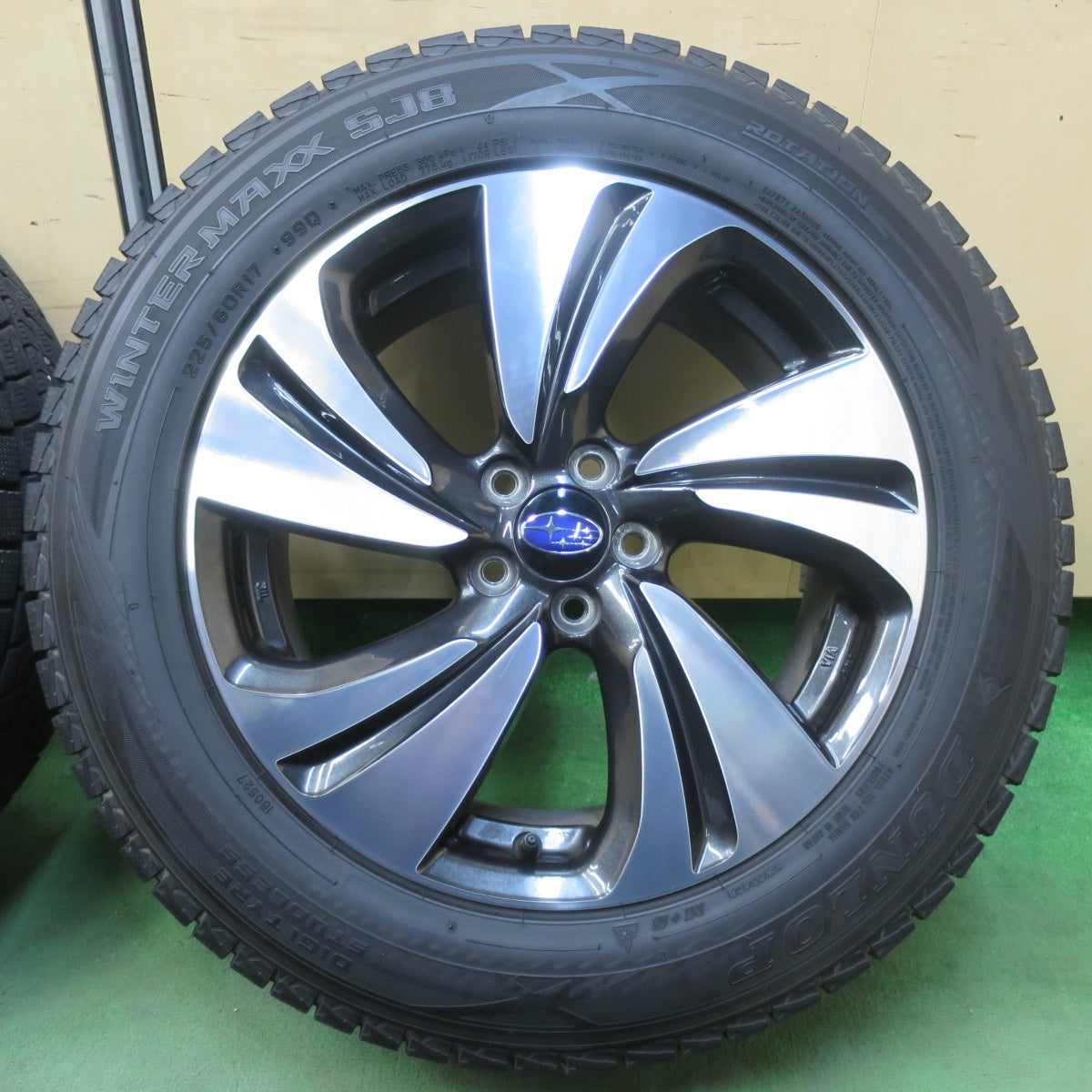 バリ溝!キレイ!9.5分★スバル XV 純正 225/60R17 スタッドレス ダンロップ ウインターマックス SJ8 17インチ PCD100/5H★5111212イス