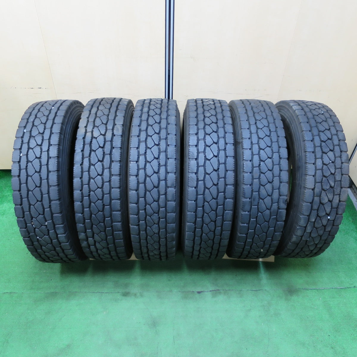 送料無料* バリ溝！23年！9分☆トラック タイヤ 225/80R17.5 123/122L 