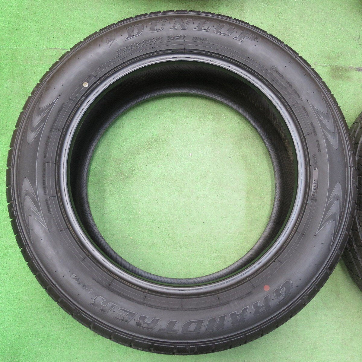 新車外し!23年★265/55R20 ダンロップ グラントレック PT5A タイヤ 20インチ ランクル レクサス LX 等★5032013イノタ