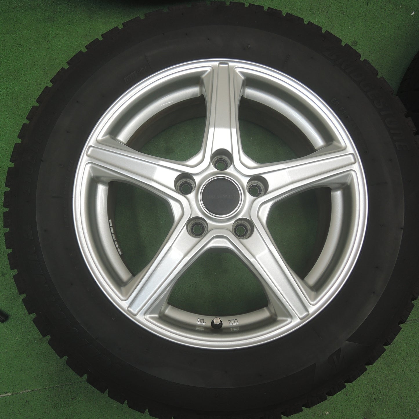 バリ溝!23年!キレイ!9分★スタッドレス 215/60R16 ブリヂストン アイスパートナー2 BALMINUM バルミナ 16インチ PCD114.3/5H★5042302TTス