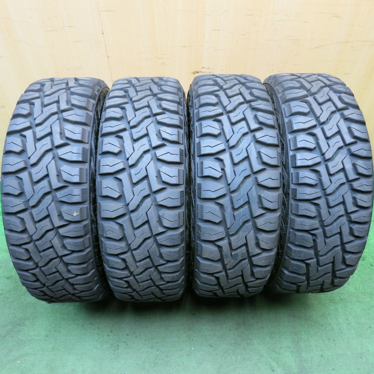 タイヤほぼ未使用!22年!キレイ★STEINER AME 215/65R16C 109/107Q 8PR トーヨー オープンカントリー R/T ホワイトレター シュタイナー 16インチ PCD139.7/6H★5080903HAノ