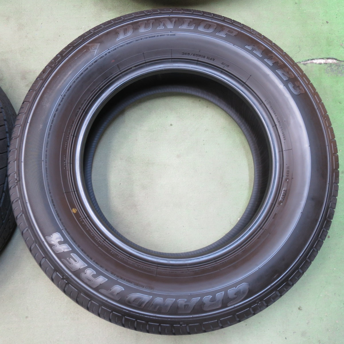 新車外し!25年◎265/65R18 ダンロップ AT23 グラントレック タイヤ 18インチ ランクル 300 250 レクサス LX 等◎6101608イノタ