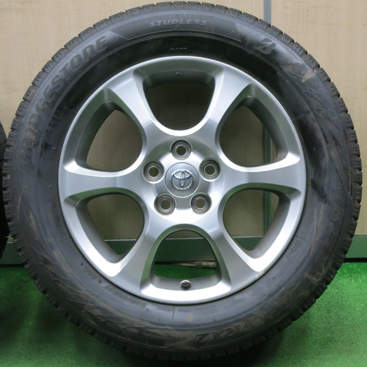 バリ溝!21年!8.5分★トヨタ エスティマ 純正 225/60R17 スタッドレス ブリヂストン ブリザック VRX2 17インチ PCD114.3/5H★5010704NJス