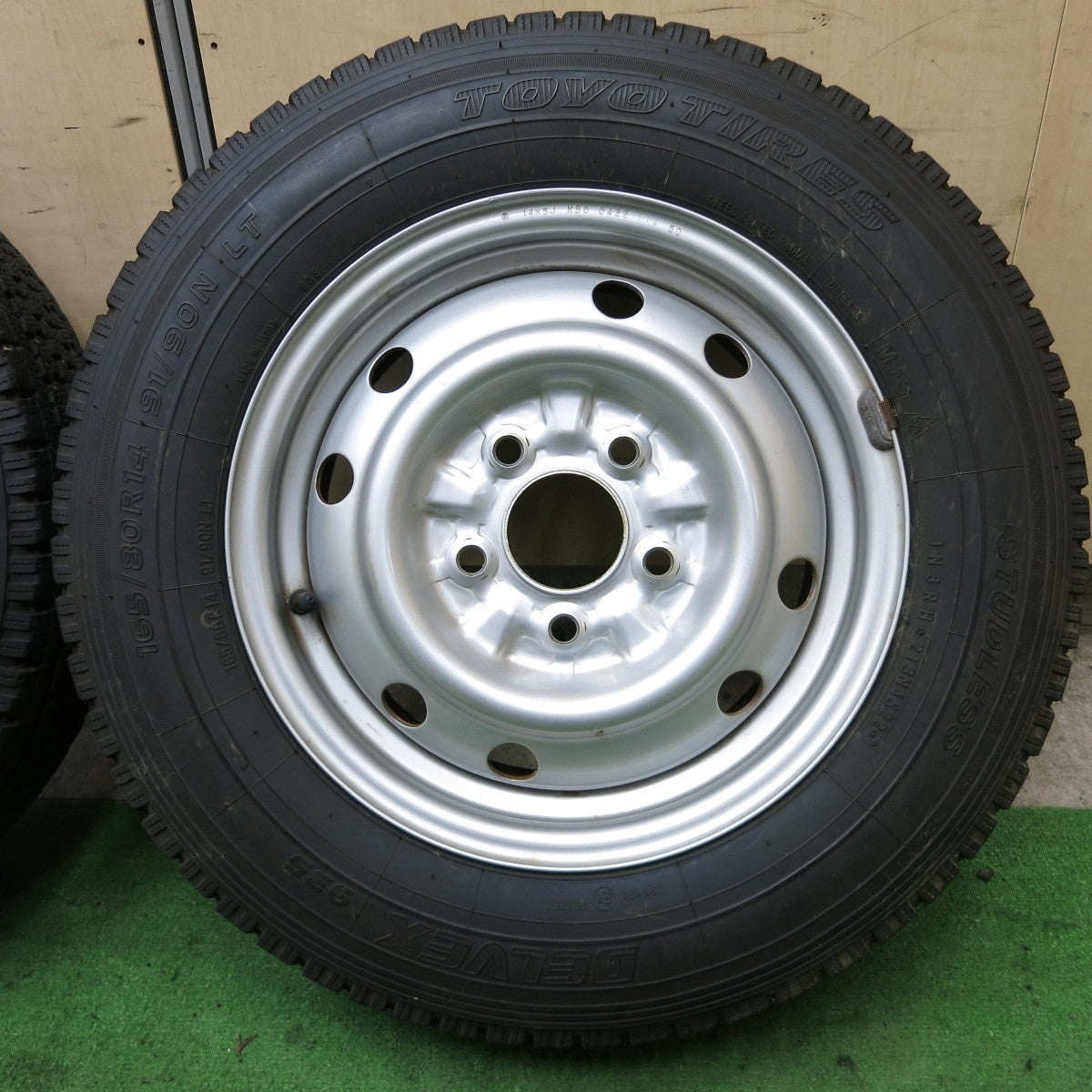 バリ溝!22年!キレイ!9.5分!2本★小型 トラック 165/80R14 91/90N スタッドレス トーヨー デルベックス 935 スチール ホイール DELVEX 14インチ PCD114.3/5H★5090601ナス