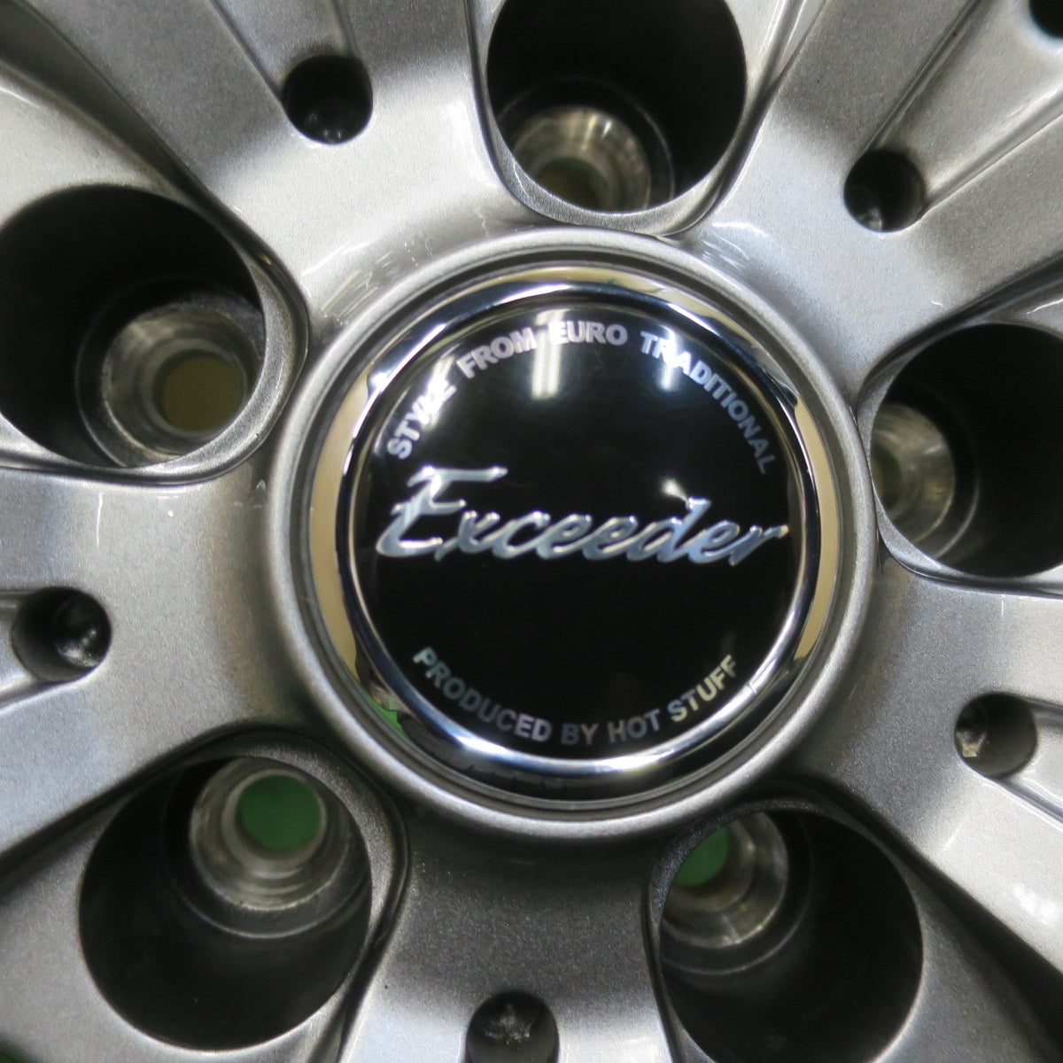 バリ溝!24年!キレイ!ほぼ10分★スタッドレス 225/60R17 トーヨー オブザーブ GIZ3 Exceeder エクシーダー 17インチ PCD114.3/5H★5101509イス