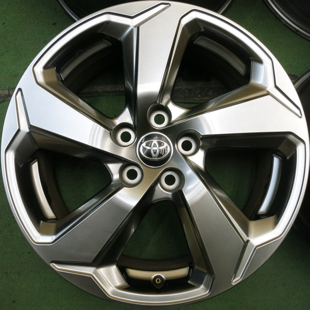 キレイ★トヨタ RAV4 純正 ホイール 18インチ 18×7J ハリアー 等 PCD114.3/5H★5081509HAホ