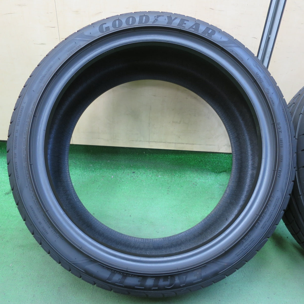 バリ溝!24年!9.5分★235/40R18 グッドイヤー イーグル F1 タイヤ 18インチ シビック スカイライン ランエボ マークX ベンツ 等★5092304イノタ