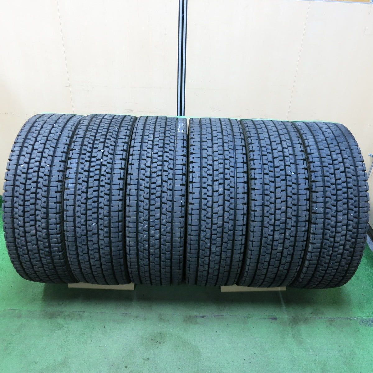 バリ溝!24年!9.5分!6本★トラック タイヤ 245/70R19.5 136/134J スタッドレス ブリヂストン W999 19.5インチ★5061905SYスタ