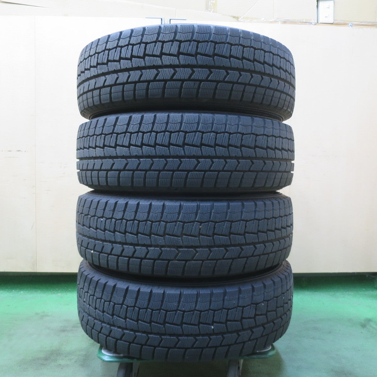 バリ溝!キレイ!9.5分★ライズ ロッキー 等 195/65R16 スタッドレス ダンロップ ウインターマックス WM02 WINNERS CF-01 ウィナーズ 16インチ PCD100/5H★6040805イス