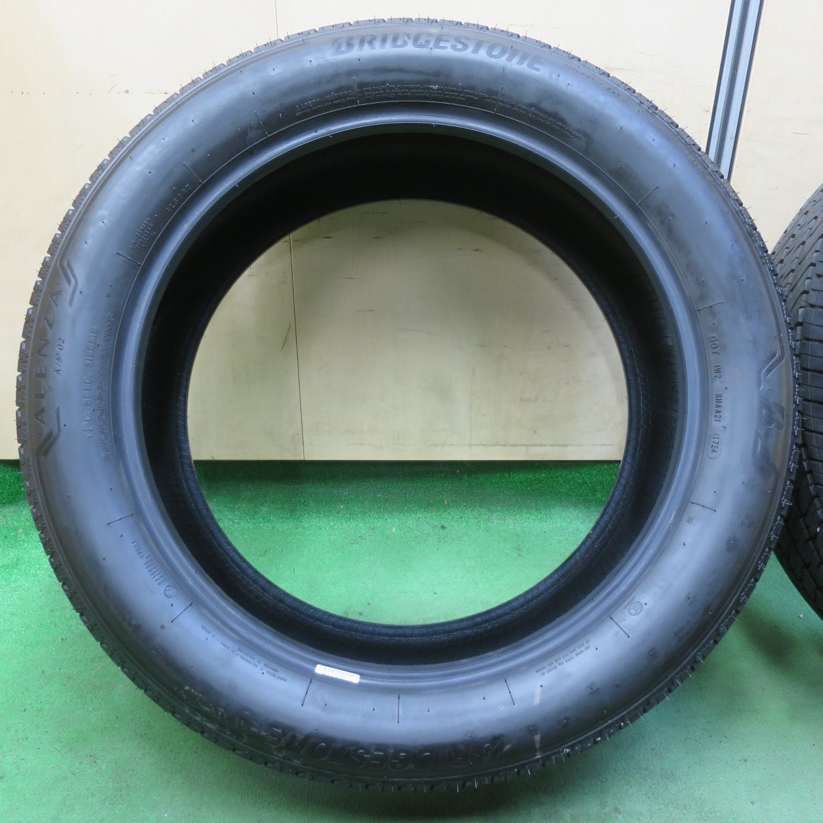 新車外し!24年★275/50R22 ブリヂストン アレンザ A/S 02 タイヤ 22インチ ランクル 200 セコイア タンドラ 等★5090601イノタ