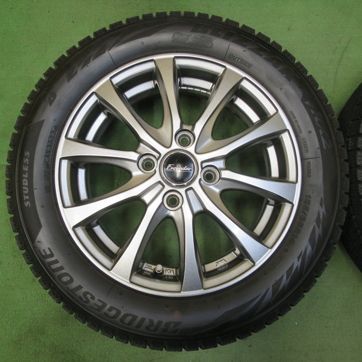 バリ溝!23年!キレイ!9分★スタッドレス 155/65R14 ブリヂストン ブリザック VRX2 Exceeder エクシーダー 14インチ PCD100/4H★5090906イス