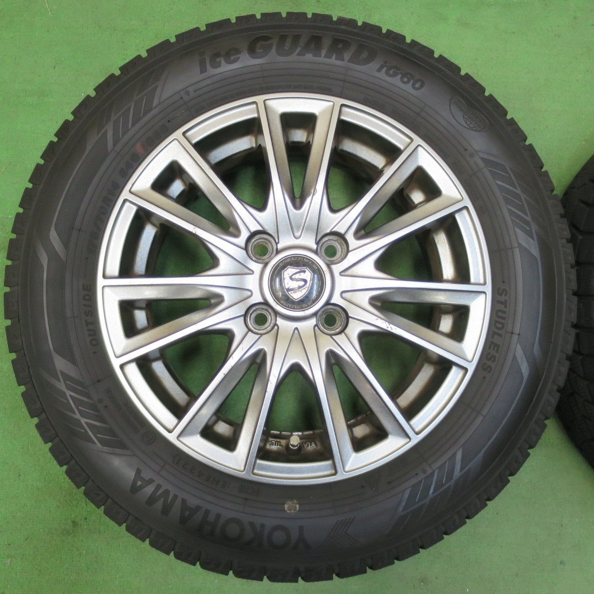 バリ溝!21年!9.5分★スタッドレス 175/70R14 ヨコハマ アイスガード iG60 STRANGER ストレンジャー 14インチ PCD100/4H★5021106イス